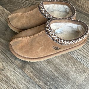 Girls Tazz UGG slippers size 1